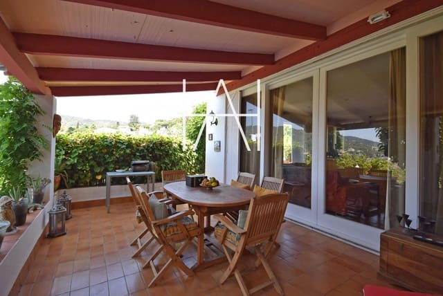 5 chambre Villa/Maison à vendre à Vilassar de Dalt avec piscine garage - 675 000 € (Ref: 9067031)