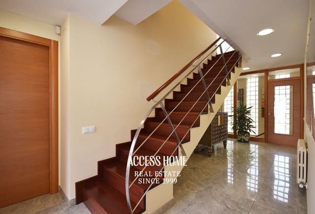 5 sypialnia Willa na sprzedaż w Sant Vicenç de Montalt z basenem garażem - 1 215 000 € (Ref: 9117934)