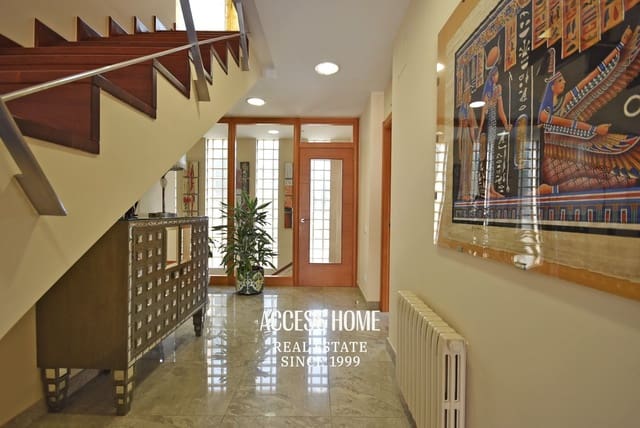 5 sypialnia Willa na sprzedaż w Sant Vicenç de Montalt z basenem garażem - 1 215 000 € (Ref: 9117934)