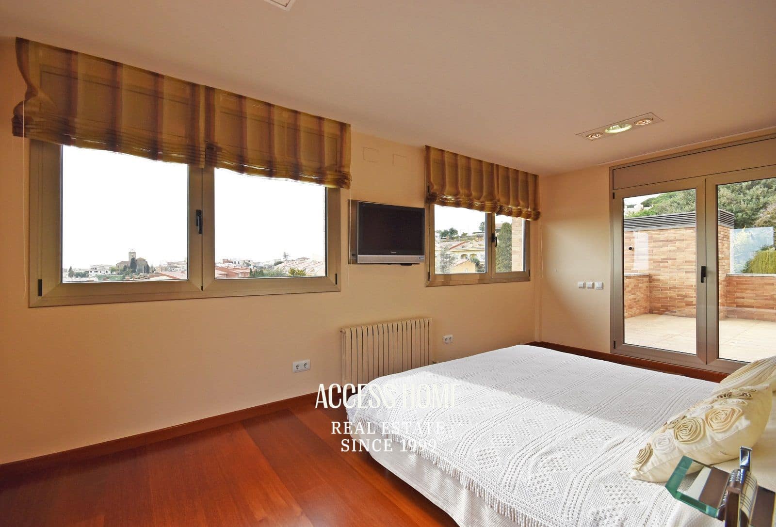 5 sypialnia Willa na sprzedaż w Sant Vicenc de Montalt z basenem garażem - 1 215 000 € (Ref: 9117934)