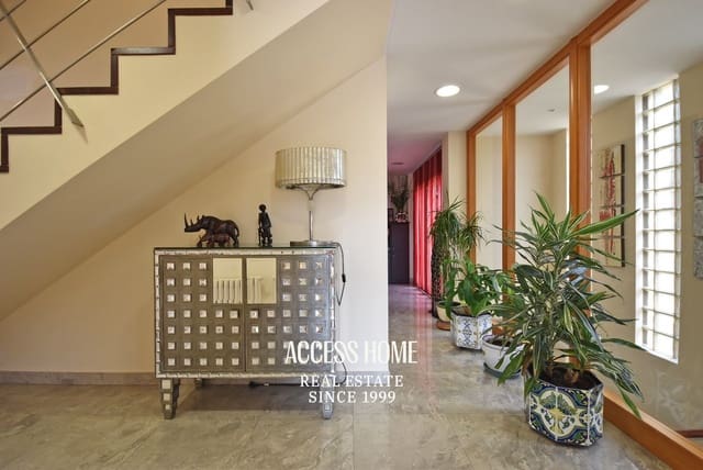 5 sypialnia Willa na sprzedaż w Sant Vicenç de Montalt z basenem garażem - 1 215 000 € (Ref: 9117934)