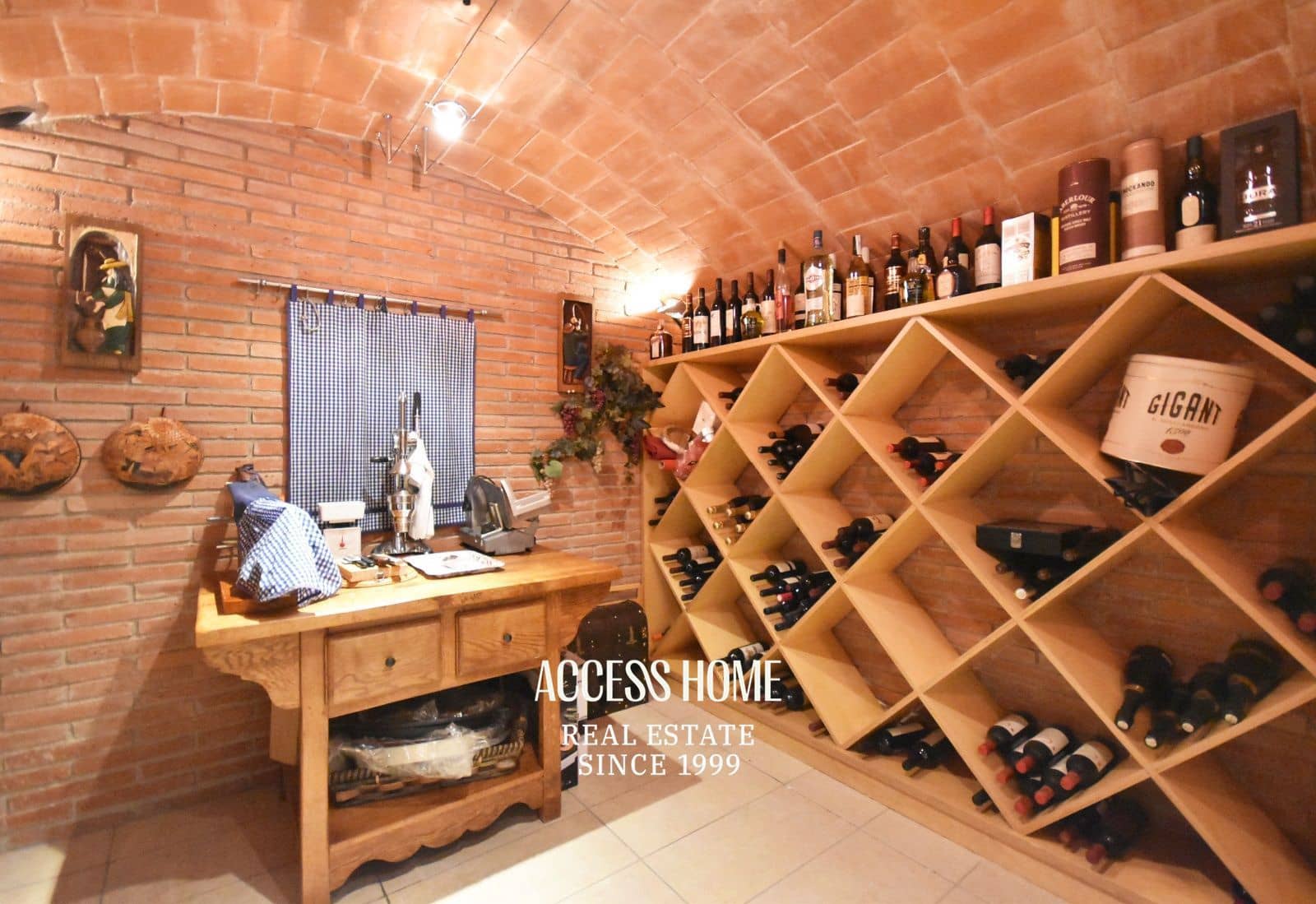 5 sypialnia Willa na sprzedaż w Sant Vicenc de Montalt z basenem garażem - 1 215 000 € (Ref: 9117934)