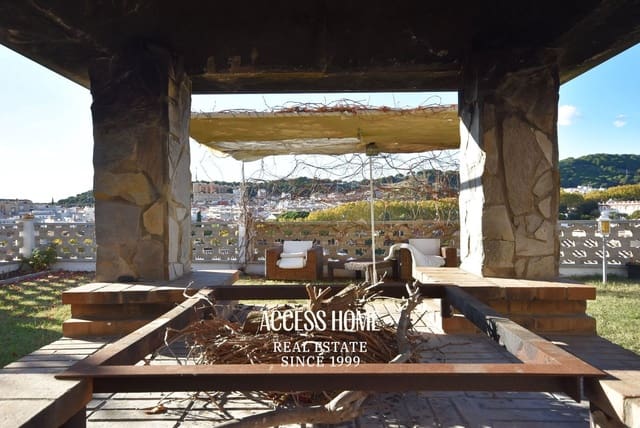 6 slaapkamer Villa te koop in Canet de Mar met zwembad garage - € 800.000 (Ref: 9117935)