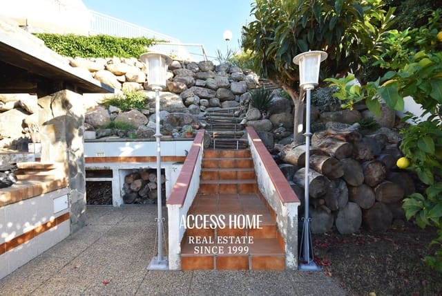 6 slaapkamer Villa te koop in Canet de Mar met zwembad garage - € 800.000 (Ref: 9117935)