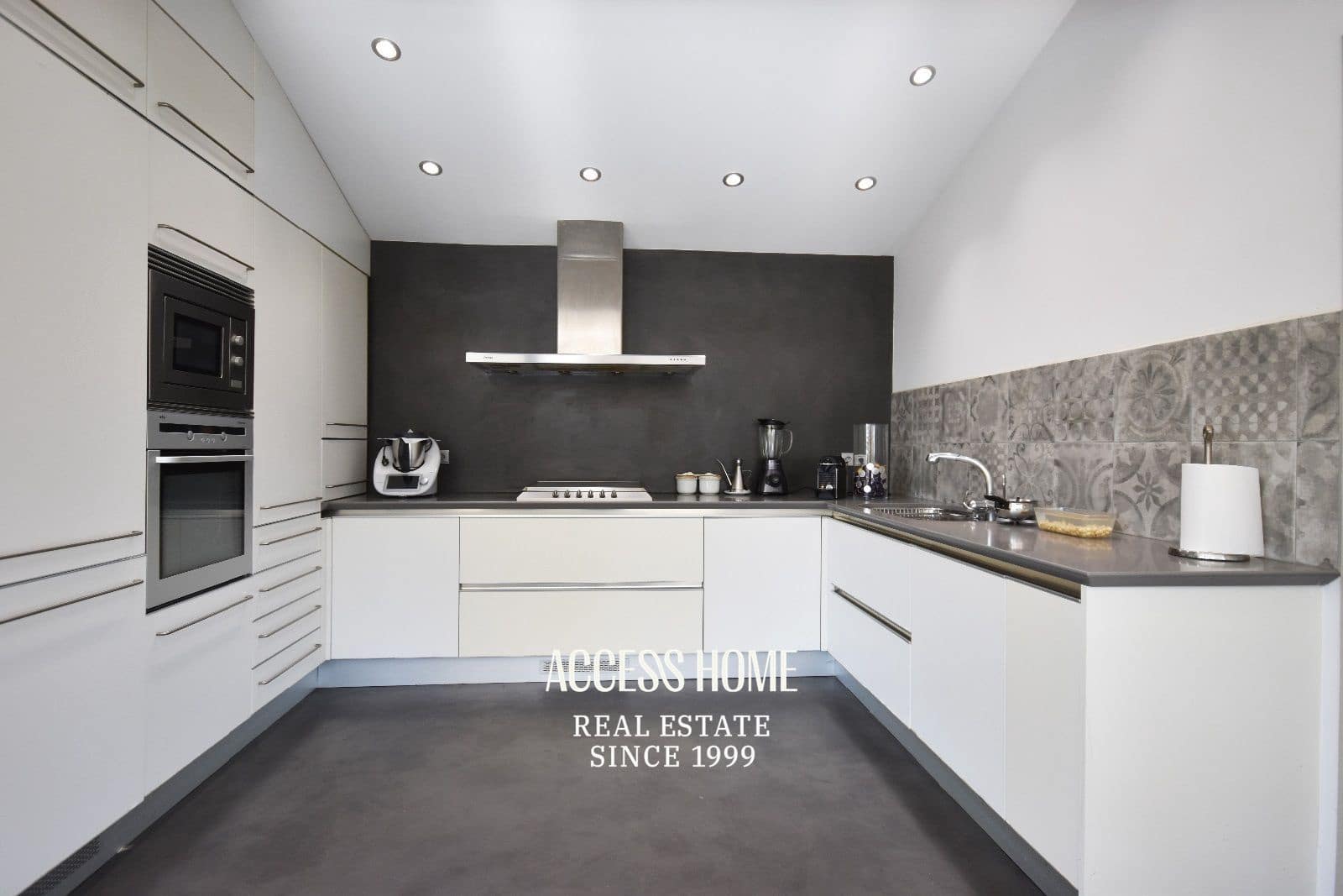 6 soveværelse Villa til salg i Sant Vicenc de Montalt med swimmingpool garage - € 2.300.000 (Ref: 9117937)