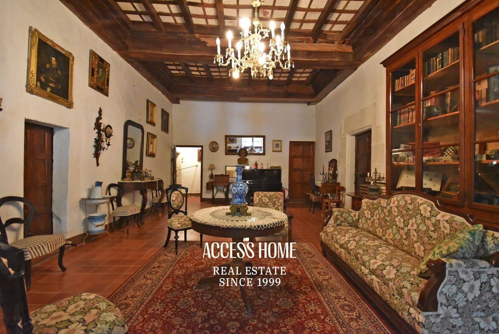 6 makuuhuone Huvila myytävänä paikassa Sant Andreu de Llavaneres mukana uima-altaan - 1 600 000 € (Ref: 9118384)