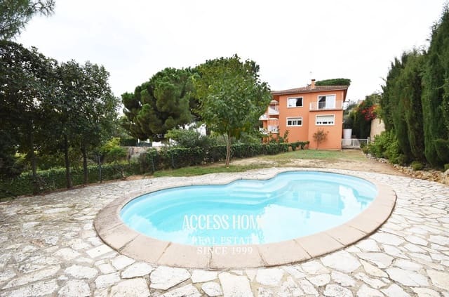 11 soveværelse Villa til salg i Canet de Mar med swimmingpool garage - € 860.000 (Ref: 9118385)