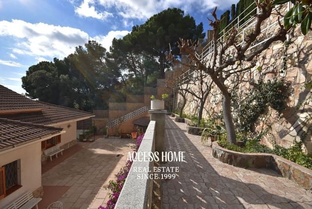 4 soverom Villa til salgs i Arenys de Munt med svømmebasseng garasje - € 575 000 (Ref: 9118386)