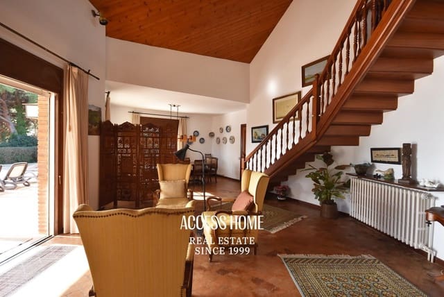 5 makuuhuone Huvila myytävänä paikassa Sant Vicenç de Montalt mukana uima-altaan 
autotalli - 1 575 000 € (Ref: 9118391)