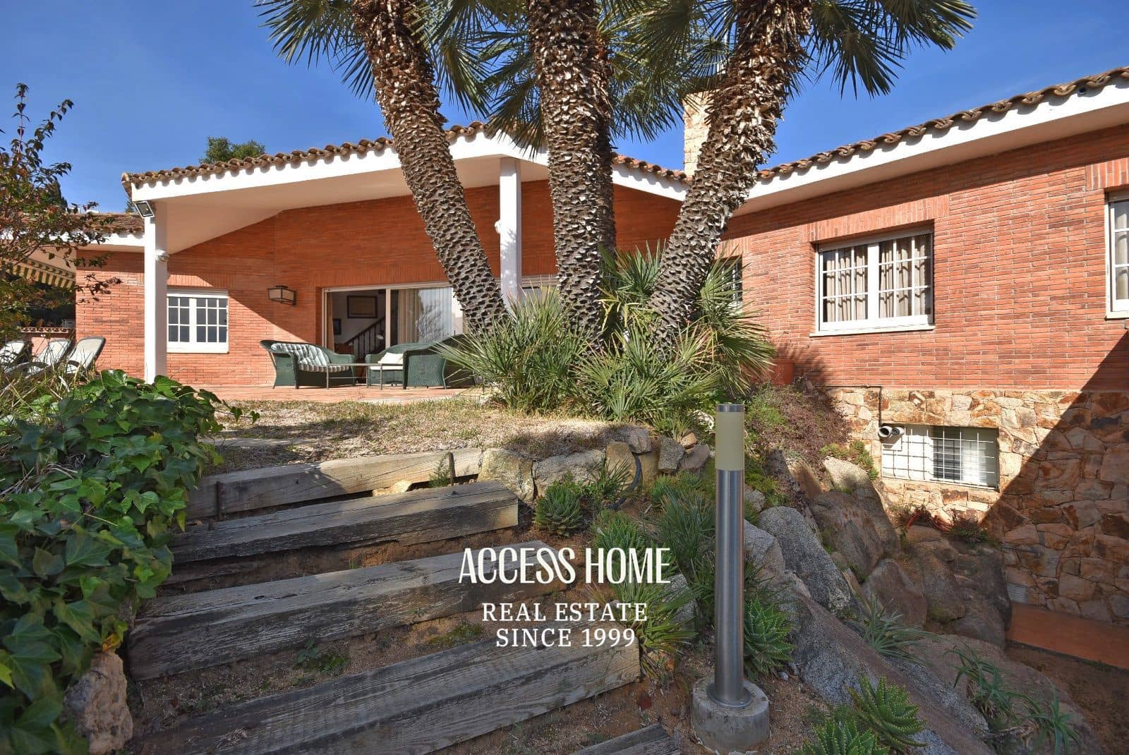 5 slaapkamer Villa te koop in Sant Vicenc de Montalt met zwembad garage - € 1.575.000 (Ref: 9118391)