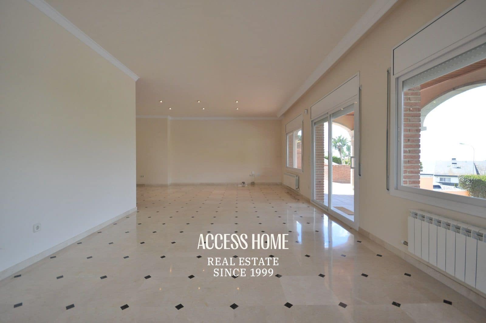 5 soveværelse Villa til salg i Sant Vicenc de Montalt med swimmingpool garage - € 1.250.000 (Ref: 9131546)