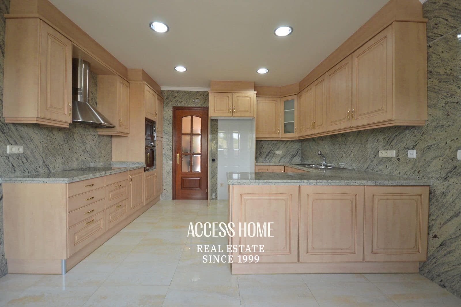 5 soveværelse Villa til salg i Sant Vicenc de Montalt med swimmingpool garage - € 1.250.000 (Ref: 9131546)