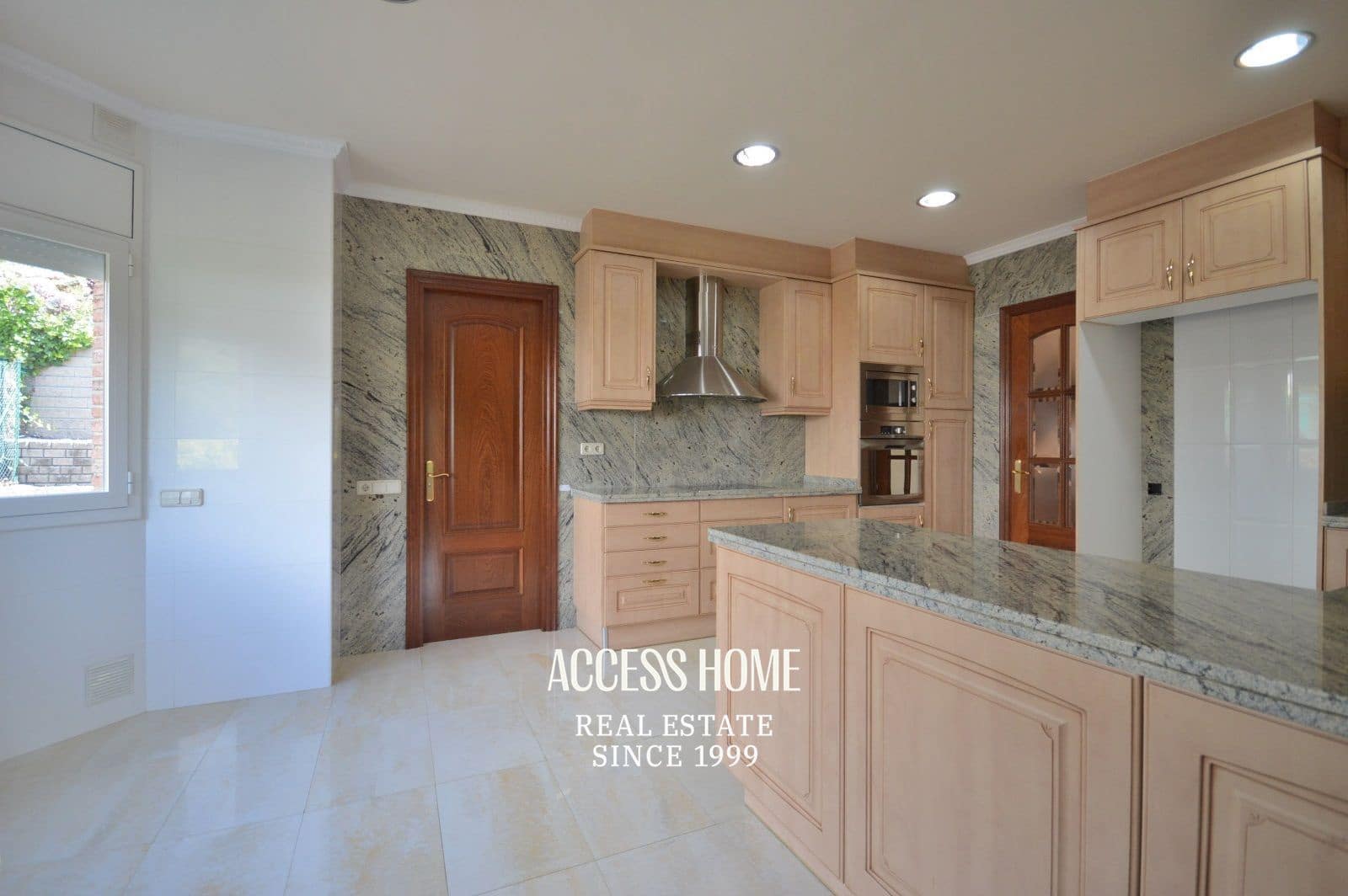 5 soveværelse Villa til salg i Sant Vicenc de Montalt med swimmingpool garage - € 1.250.000 (Ref: 9131546)