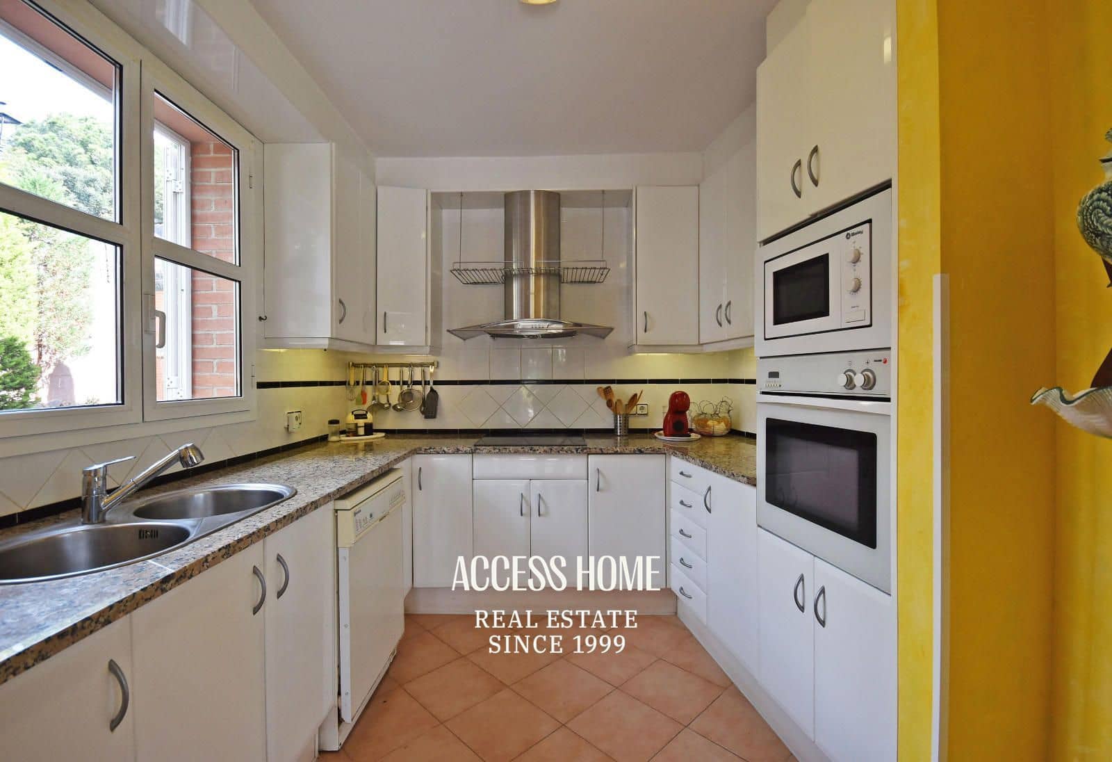 4 soveværelse Villa til salg i Sant Vicenc de Montalt med swimmingpool garage - € 995.000 (Ref: 9131790)