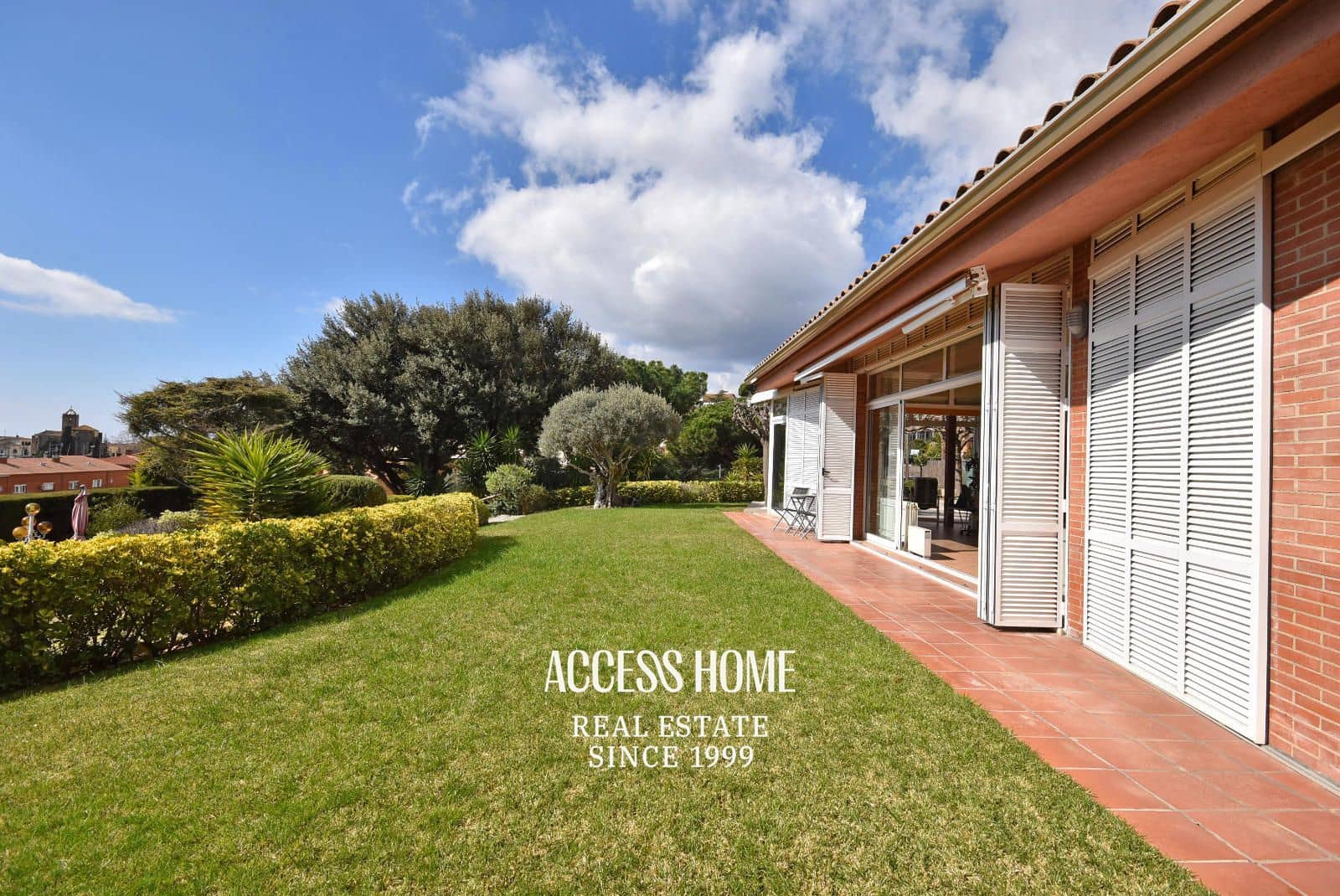 4 soveværelse Villa til salg i Sant Vicenc de Montalt med swimmingpool garage - € 995.000 (Ref: 9131790)