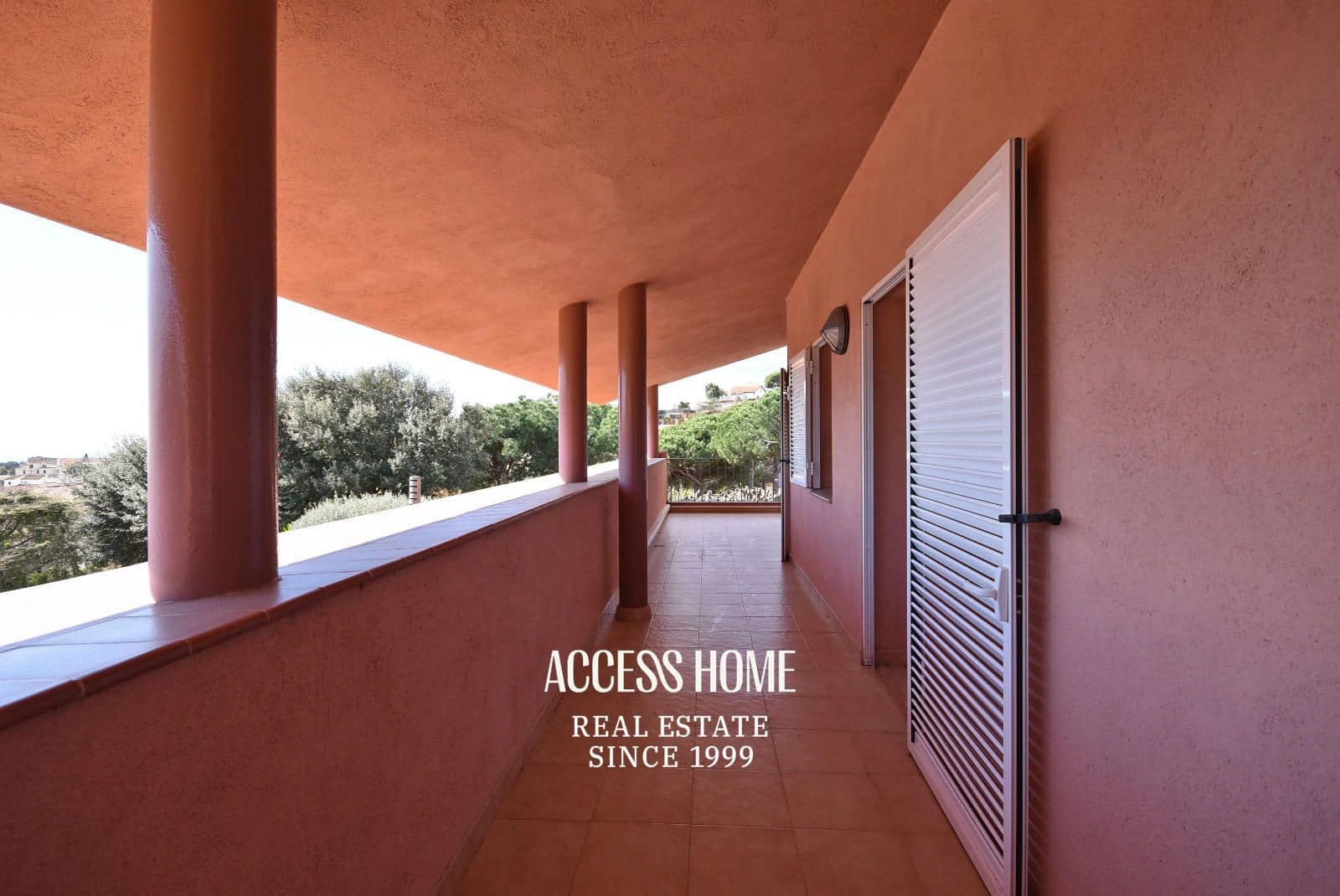 4 soveværelse Villa til salg i Sant Vicenc de Montalt med swimmingpool garage - € 995.000 (Ref: 9131790)