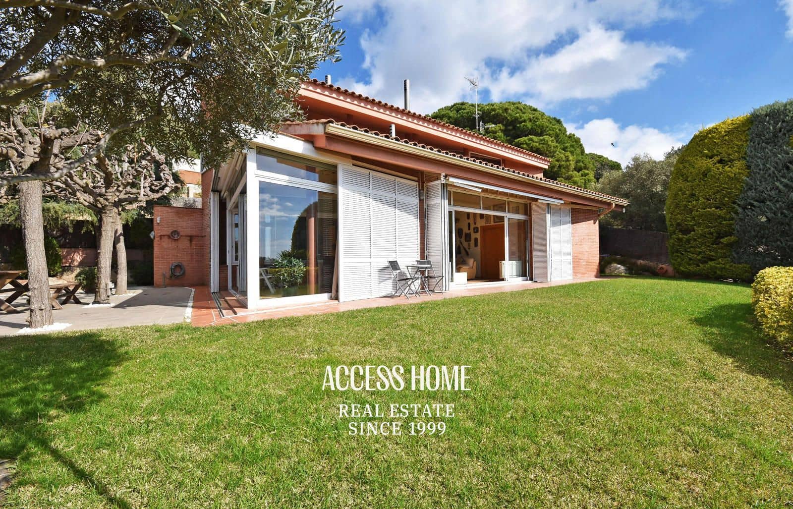 4 soveværelse Villa til salg i Sant Vicenc de Montalt med swimmingpool garage - € 995.000 (Ref: 9131790)