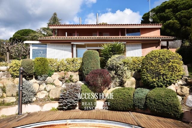 4 bedroom Villa for sale in Sant Vicenç de Montalt with pool garage - € 995,000 (Ref: 9131790)