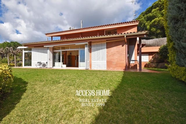 4 bedroom Villa for sale in Sant Vicenç de Montalt with pool garage - € 995,000 (Ref: 9131790)