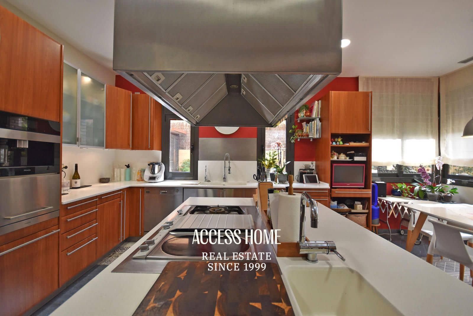 5 soveværelse Villa til salg i Sant Vicenc de Montalt med swimmingpool garage - € 1.600.000 (Ref: 9131793)