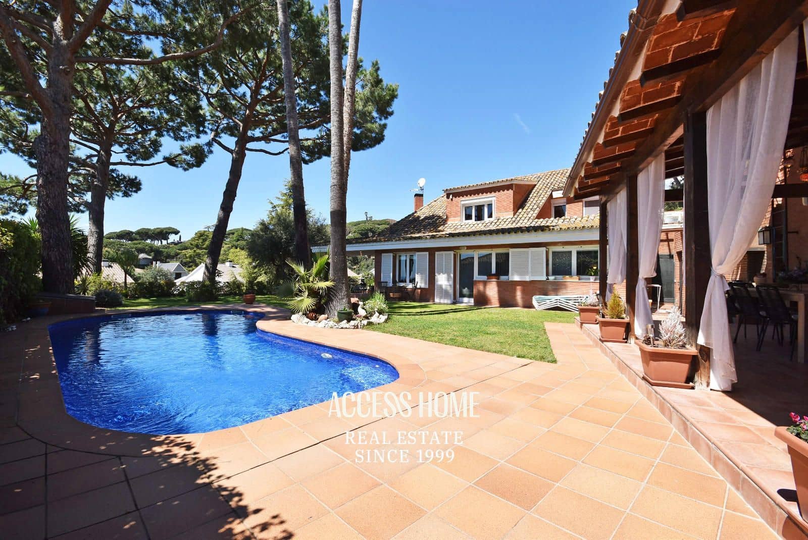 5 sypialnia Willa na sprzedaż w Sant Vicenc de Montalt z basenem garażem - 1 200 000 € (Ref: 9136451)