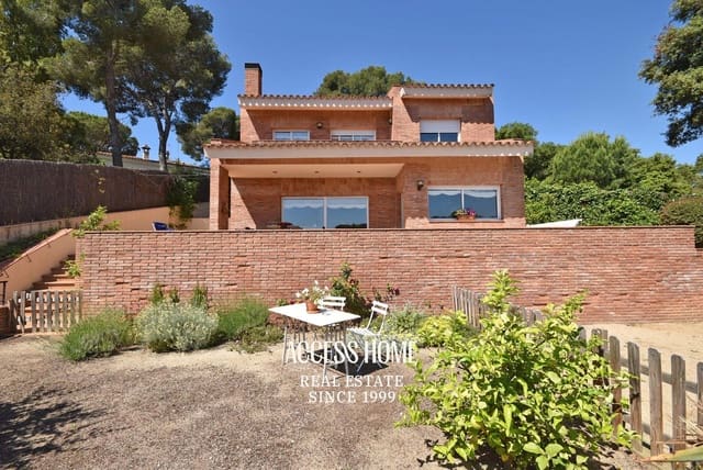 4 soveværelse Villa til salg i Sant Pol de Mar med garage - € 850.000 (Ref: 9136453)