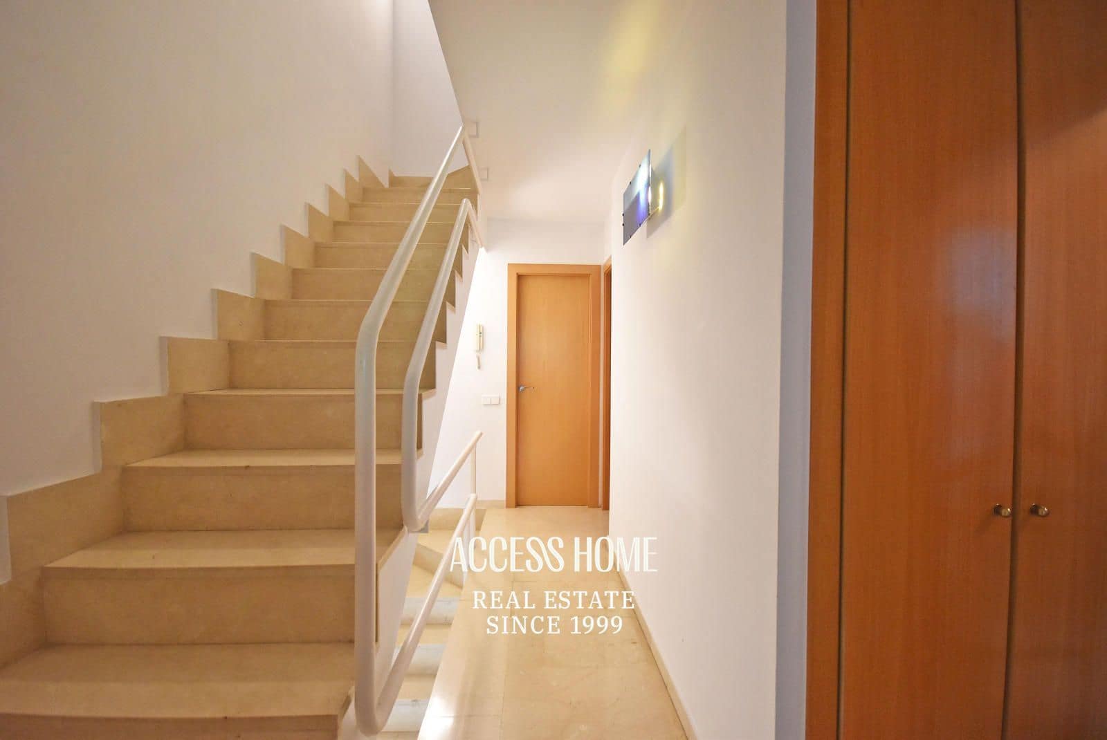 4 soveværelse Byhus til salg i Tiana med garage - € 660.000 (Ref: 9138670)