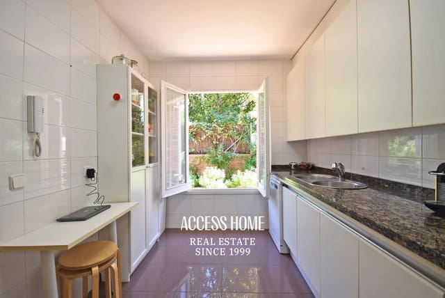 4 bedroom Townhouse for sale in Tiana with garage - € 660,000 (Ref: 9138670)