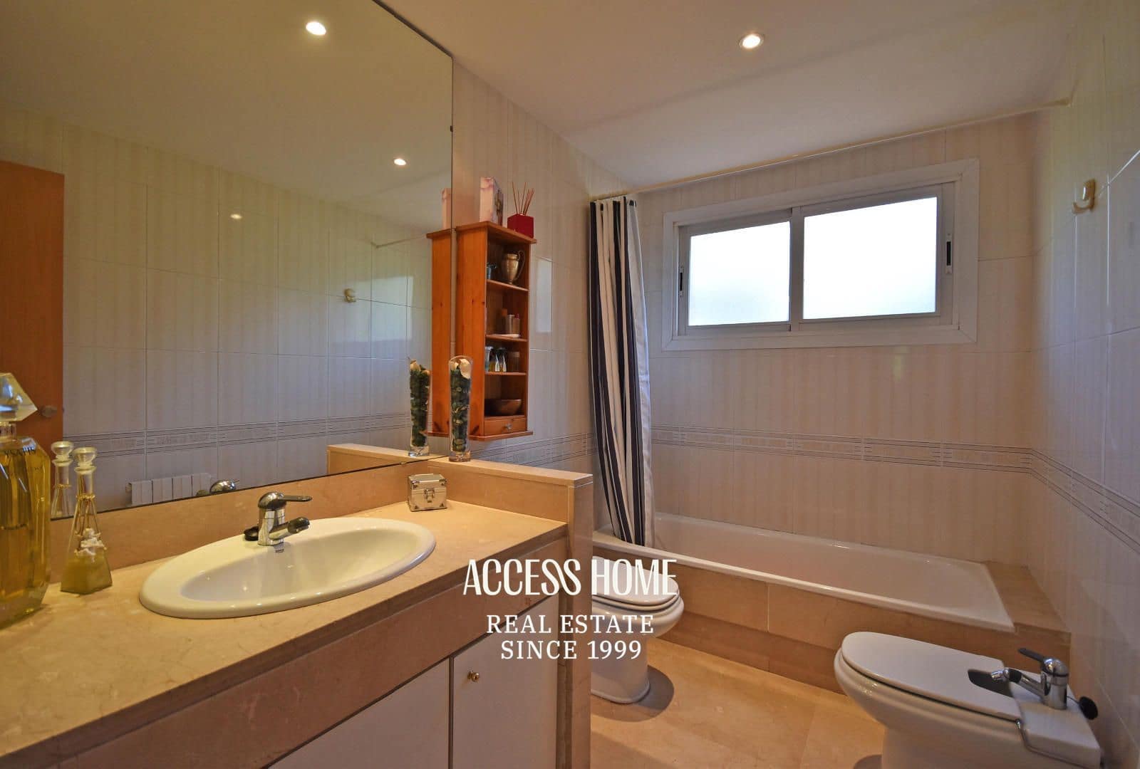 4 soveværelse Byhus til salg i Tiana med garage - € 660.000 (Ref: 9138670)