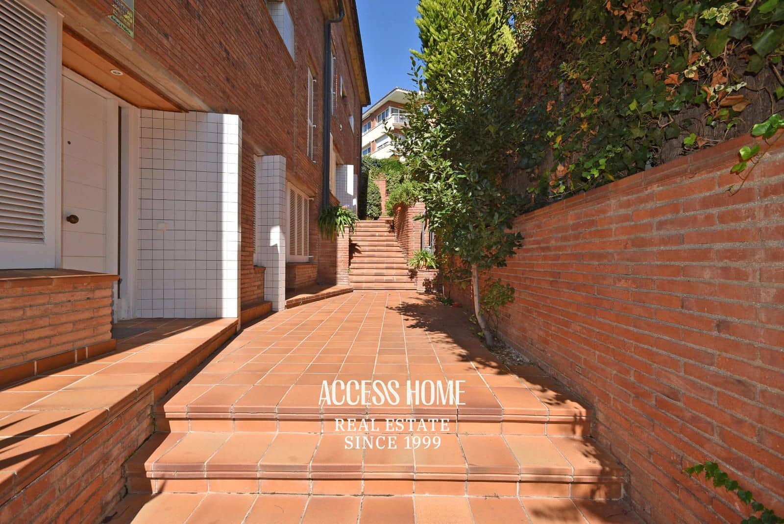 4 soveværelse Byhus til salg i Tiana med garage - € 660.000 (Ref: 9138670)