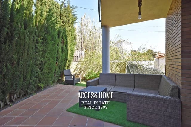 4 slaapkamer Villa te koop in Canet de Mar met garage - € 675.000 (Ref: 9146007)