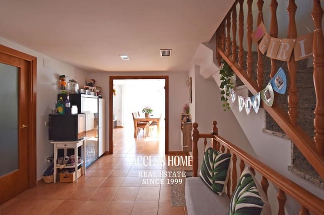 4 slaapkamer Villa te koop in Canet de Mar met garage - € 675.000 (Ref: 9146007)