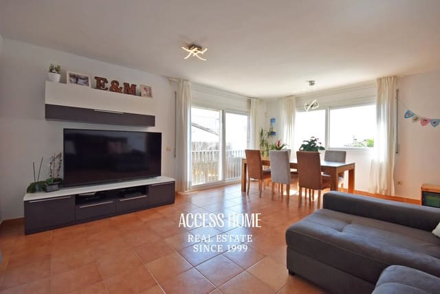 4 slaapkamer Villa te koop in Canet de Mar met garage - € 675.000 (Ref: 9146007)