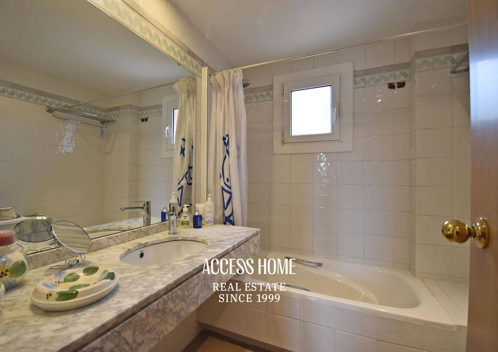 4 soveværelse Villa til salg i Tiana med swimmingpool garage - € 690.000 (Ref: 9146173)