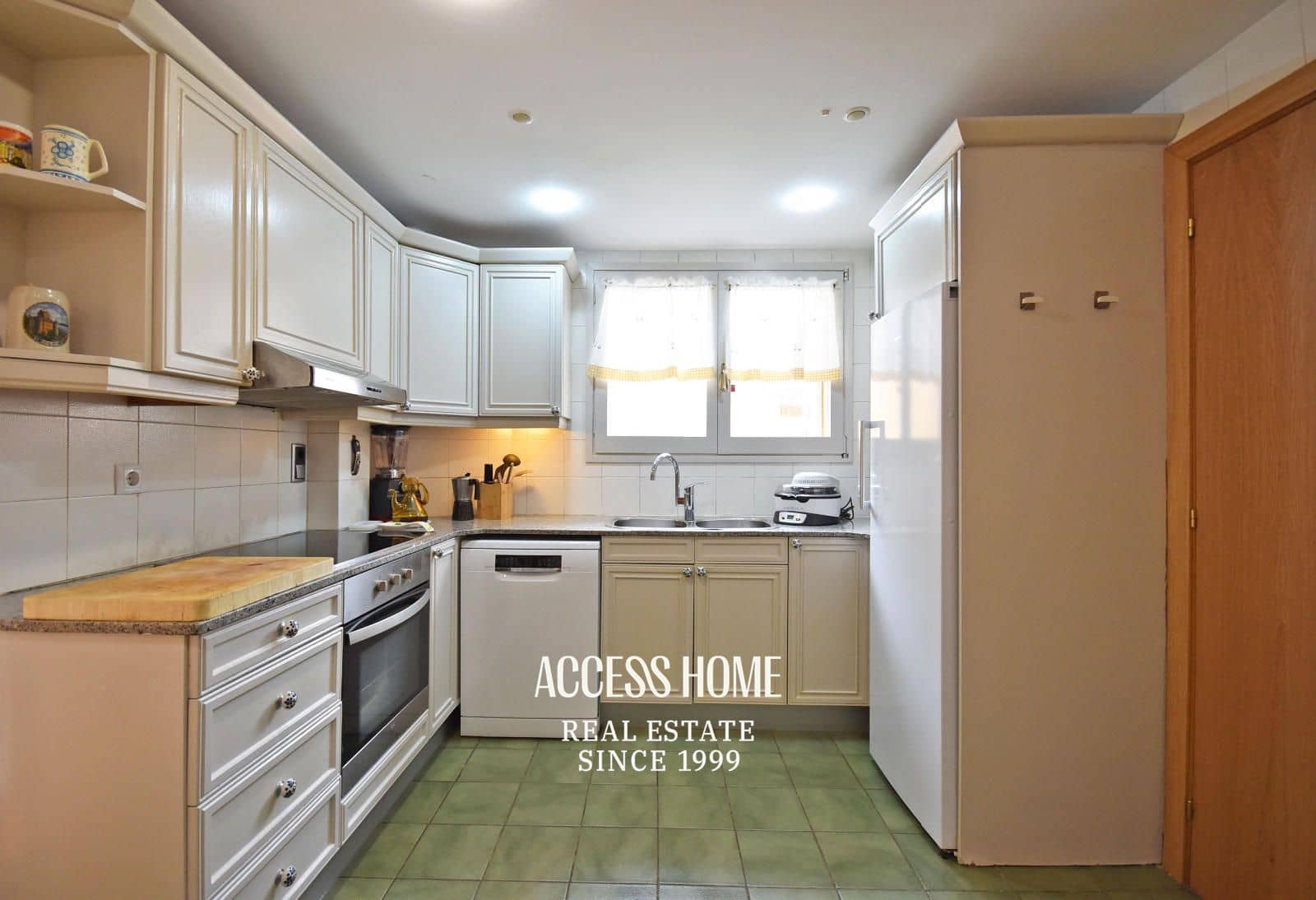 4 soveværelse Villa til salg i Tiana med swimmingpool garage - € 690.000 (Ref: 9146173)