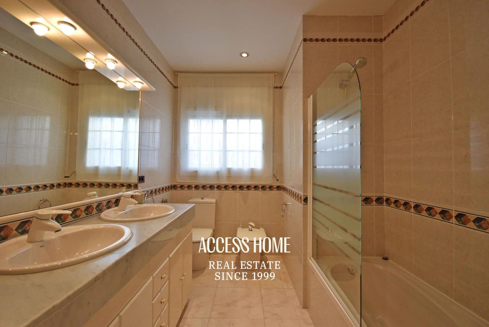 5 soveværelse Villa til salg i Premia de Mar med swimmingpool garage - € 820.000 (Ref: 9146179)