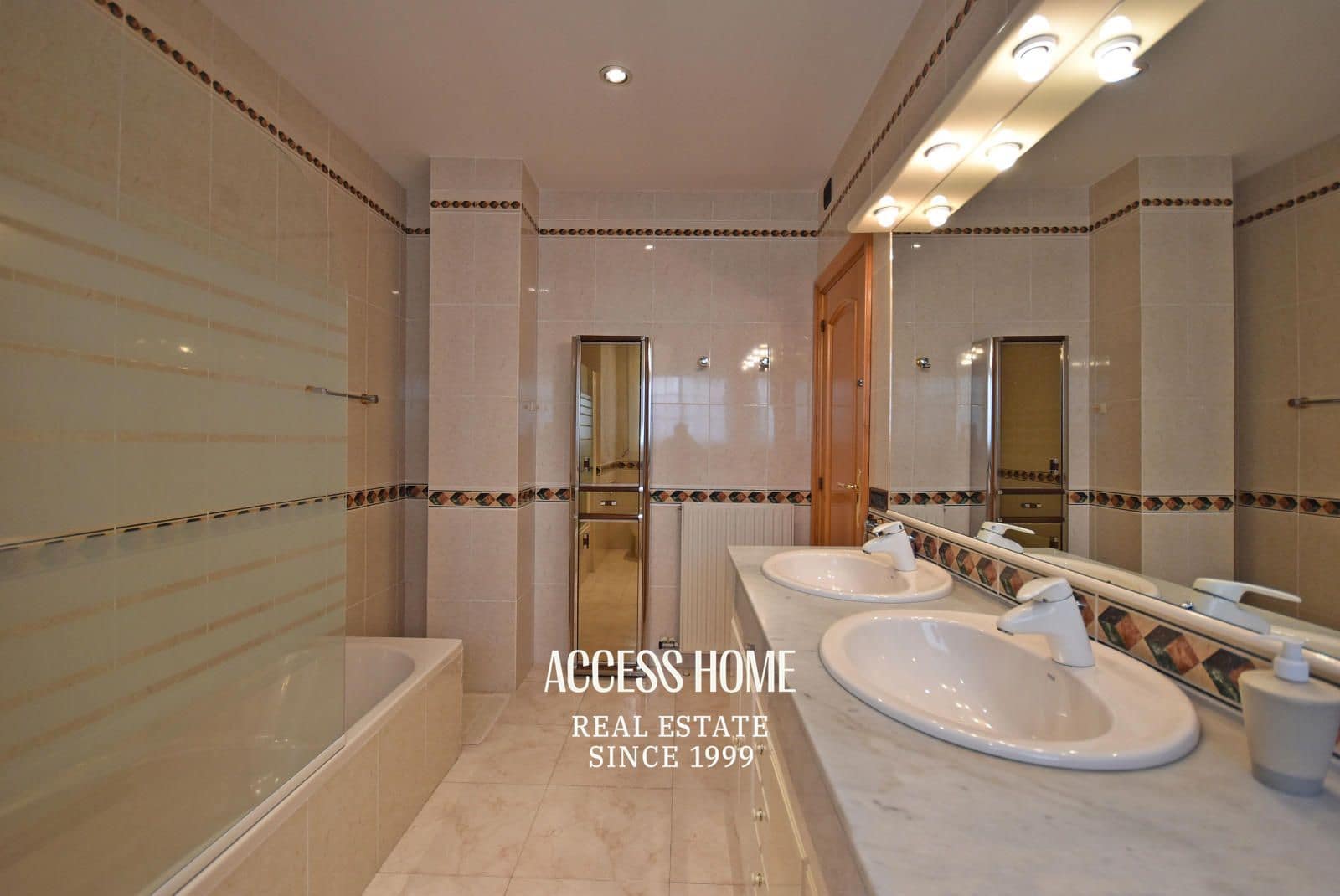 5 soveværelse Villa til salg i Premia de Mar med swimmingpool garage - € 820.000 (Ref: 9146179)