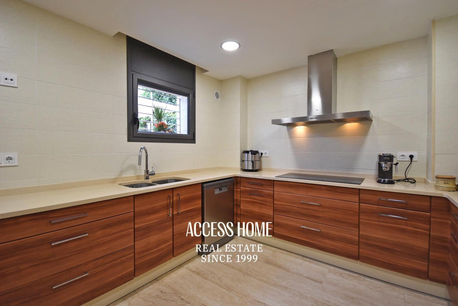 4 soveværelse Villa til salg i Tiana med swimmingpool garage - € 1.050.000 (Ref: 9148041)