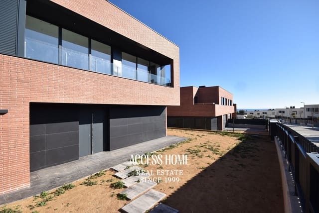 4 bedroom Villa for sale in Mataró with pool garage - € 1,075,000 (Ref: 9148044)