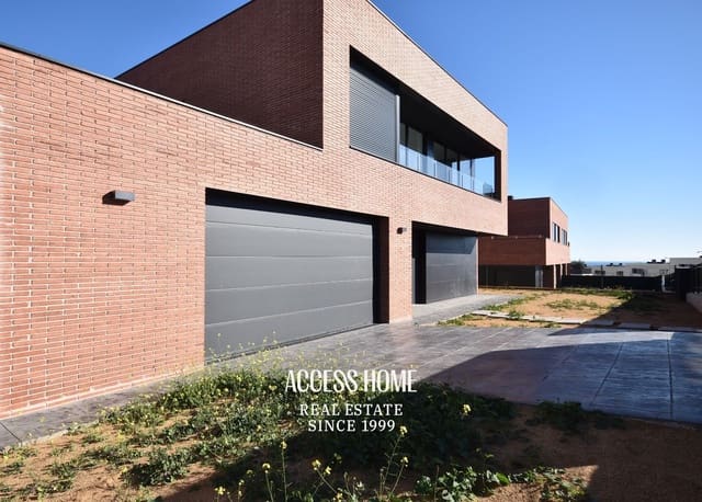 4 bedroom Villa for sale in Mataró with pool garage - € 1,075,000 (Ref: 9148044)