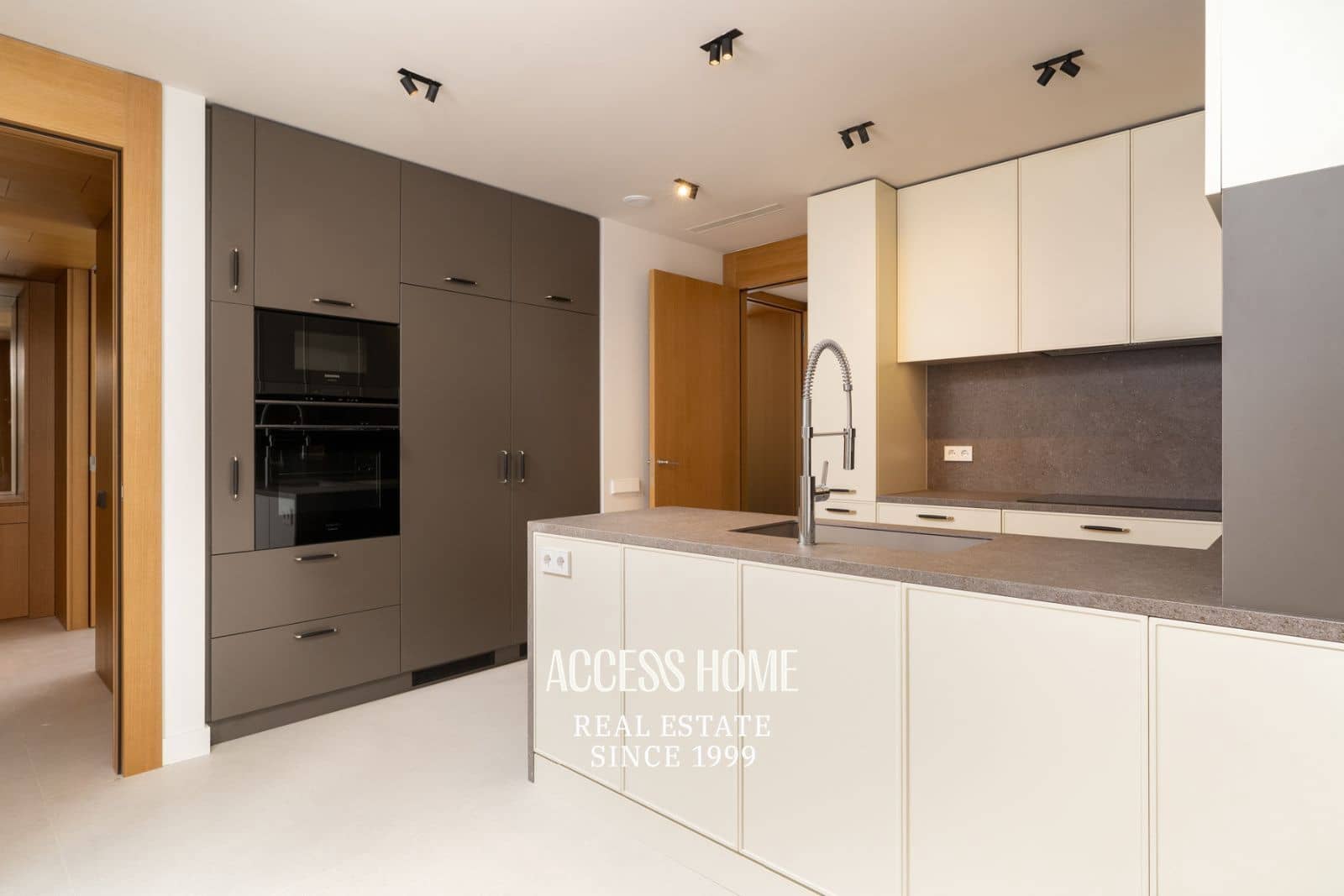 4 sypialnia Mieszkanie na sprzedaż w Miasto Barcelona z basenem garażem - 1 828 000 € (Ref: 9148676)