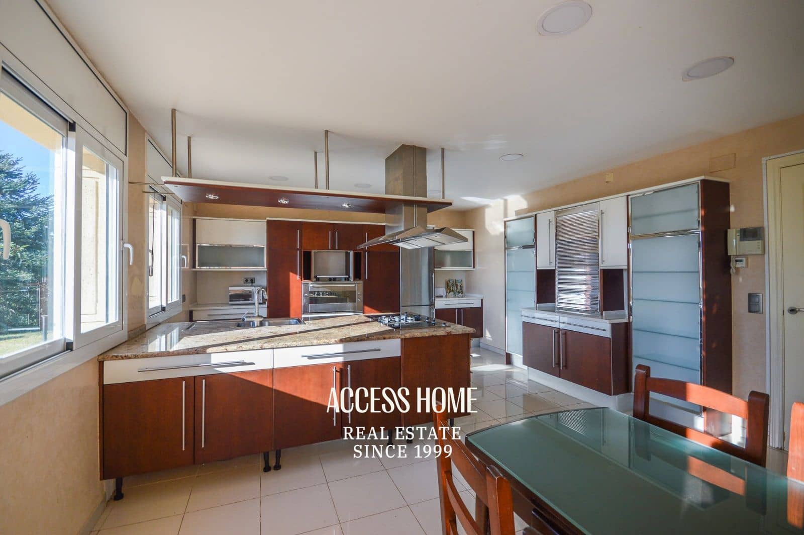 7 soveværelse Villa til leje i Premia de Dalt med swimmingpool garage - € 4.000 (Ref: 9151544)