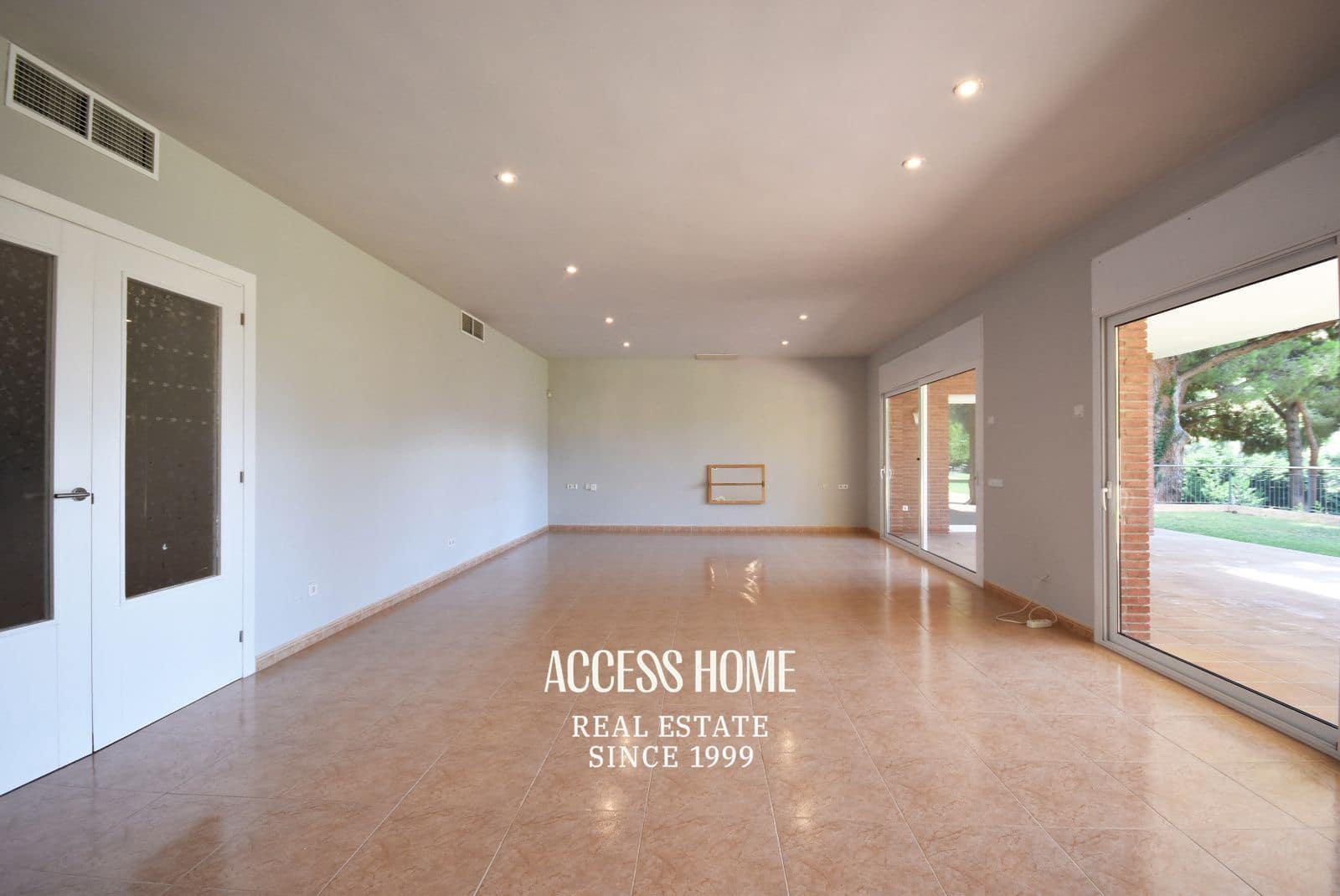 6 soveværelse Villa til leje i Sant Andreu de Llavaneres med swimmingpool - € 6.000 (Ref: 9211350)