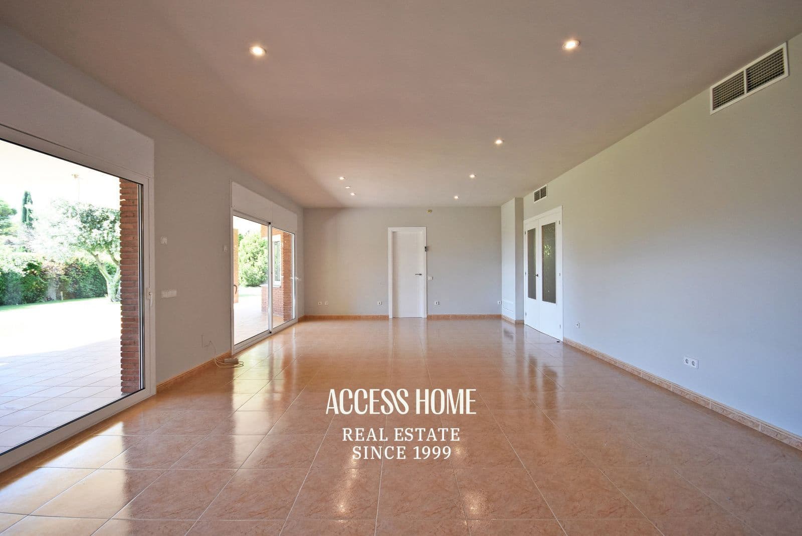 6 soveværelse Villa til leje i Sant Andreu de Llavaneres med swimmingpool - € 6.000 (Ref: 9211350)