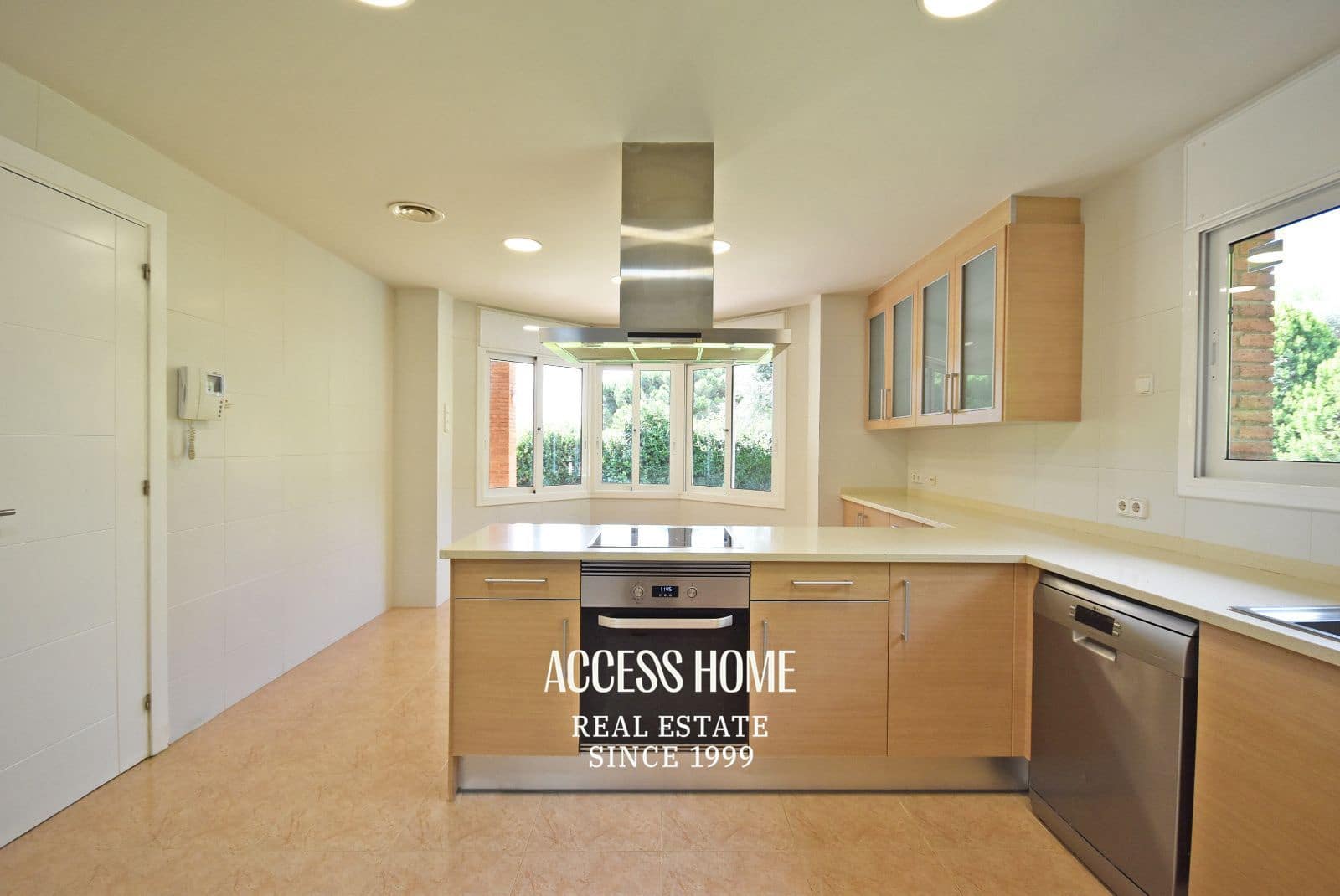 6 soveværelse Villa til leje i Sant Andreu de Llavaneres med swimmingpool - € 6.000 (Ref: 9211350)