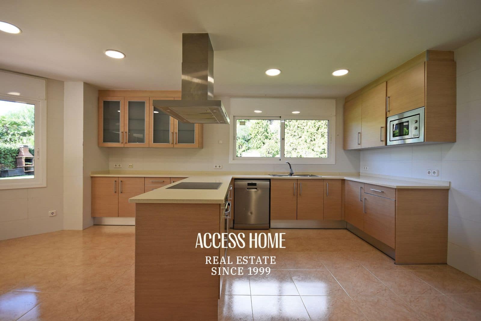 6 soveværelse Villa til leje i Sant Andreu de Llavaneres med swimmingpool - € 6.000 (Ref: 9211350)