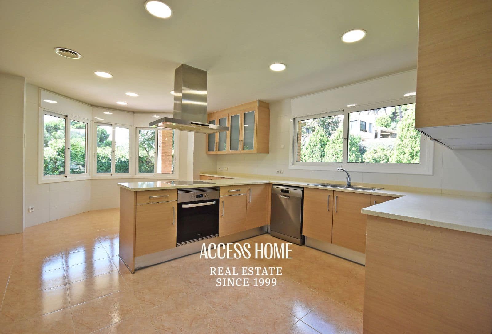 6 soveværelse Villa til leje i Sant Andreu de Llavaneres med swimmingpool - € 6.000 (Ref: 9211350)