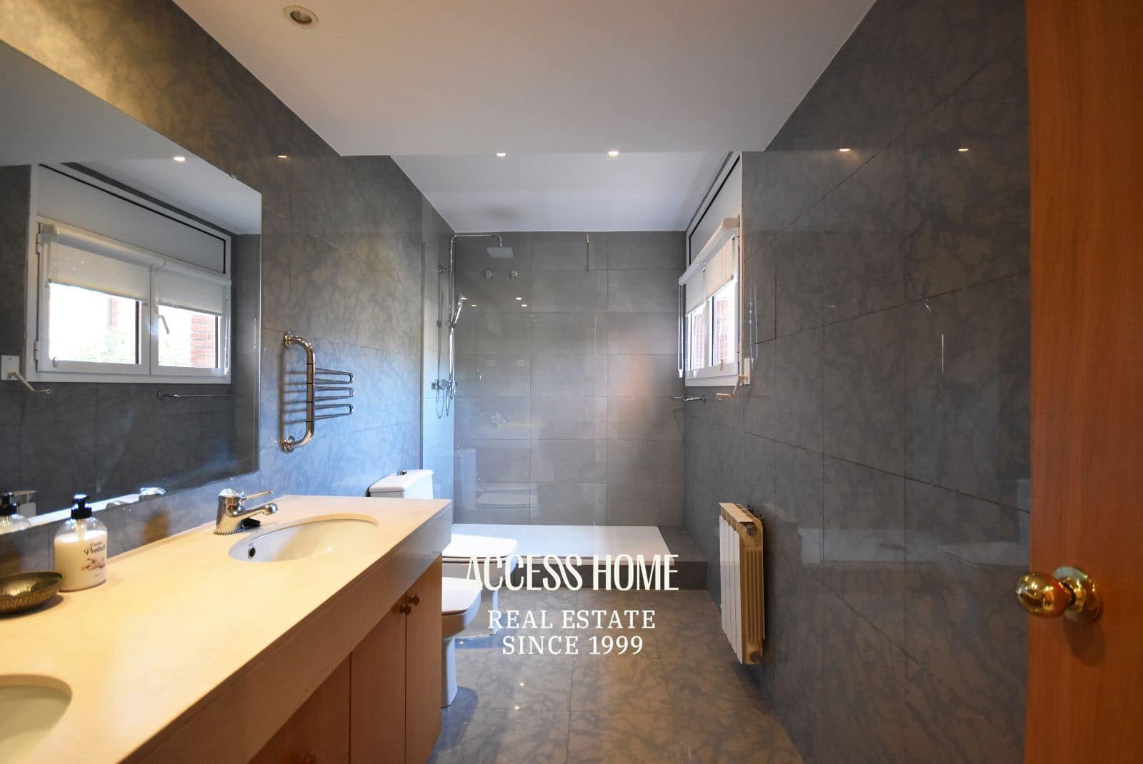 6 slaapkamer Villa te koop in Sant Vicenc de Montalt met zwembad garage - € 990.000 (Ref: 9216611)