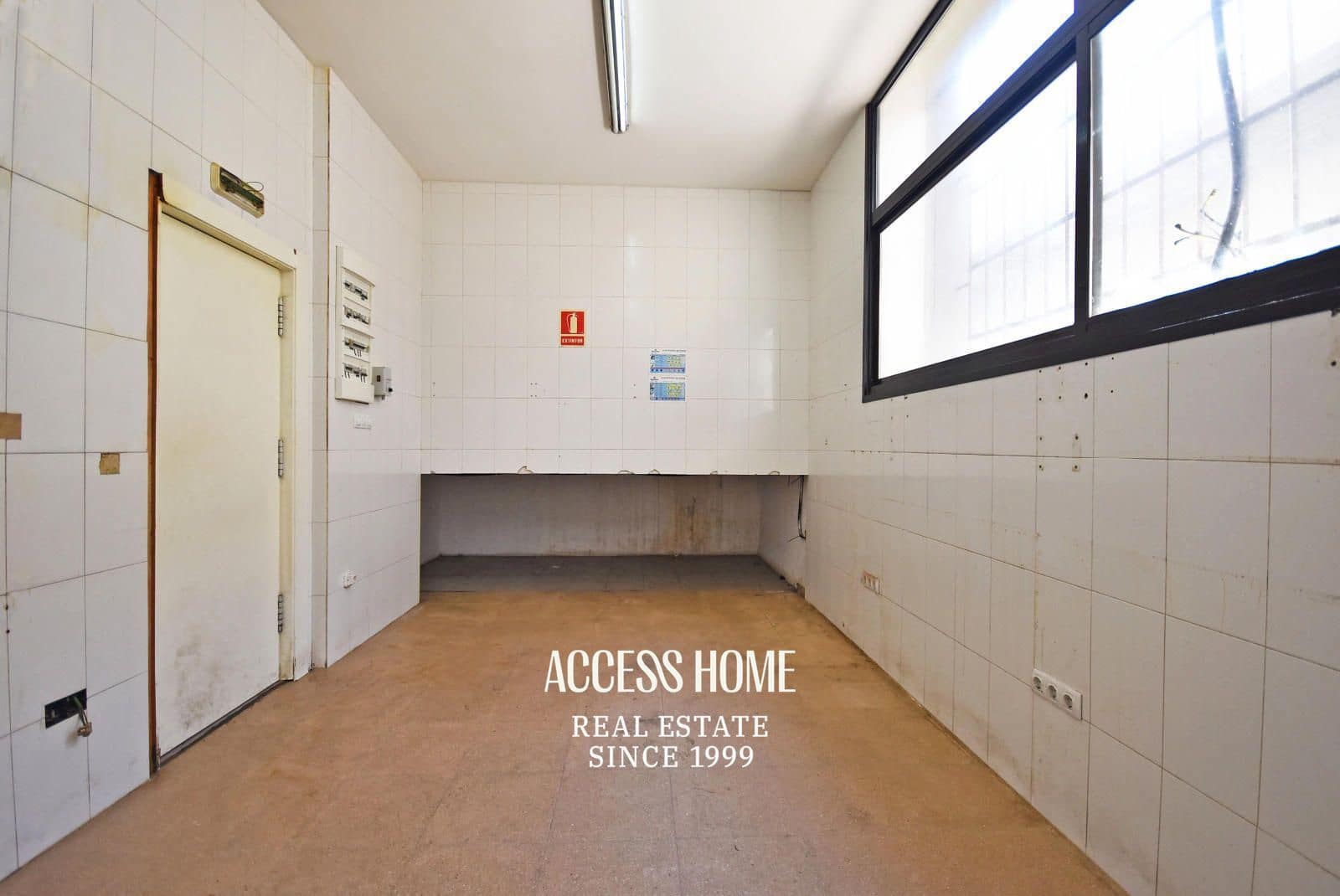 Commerciale in vendita in Cerdanyola del Valles - 274.000 € (Rif: 9237981)