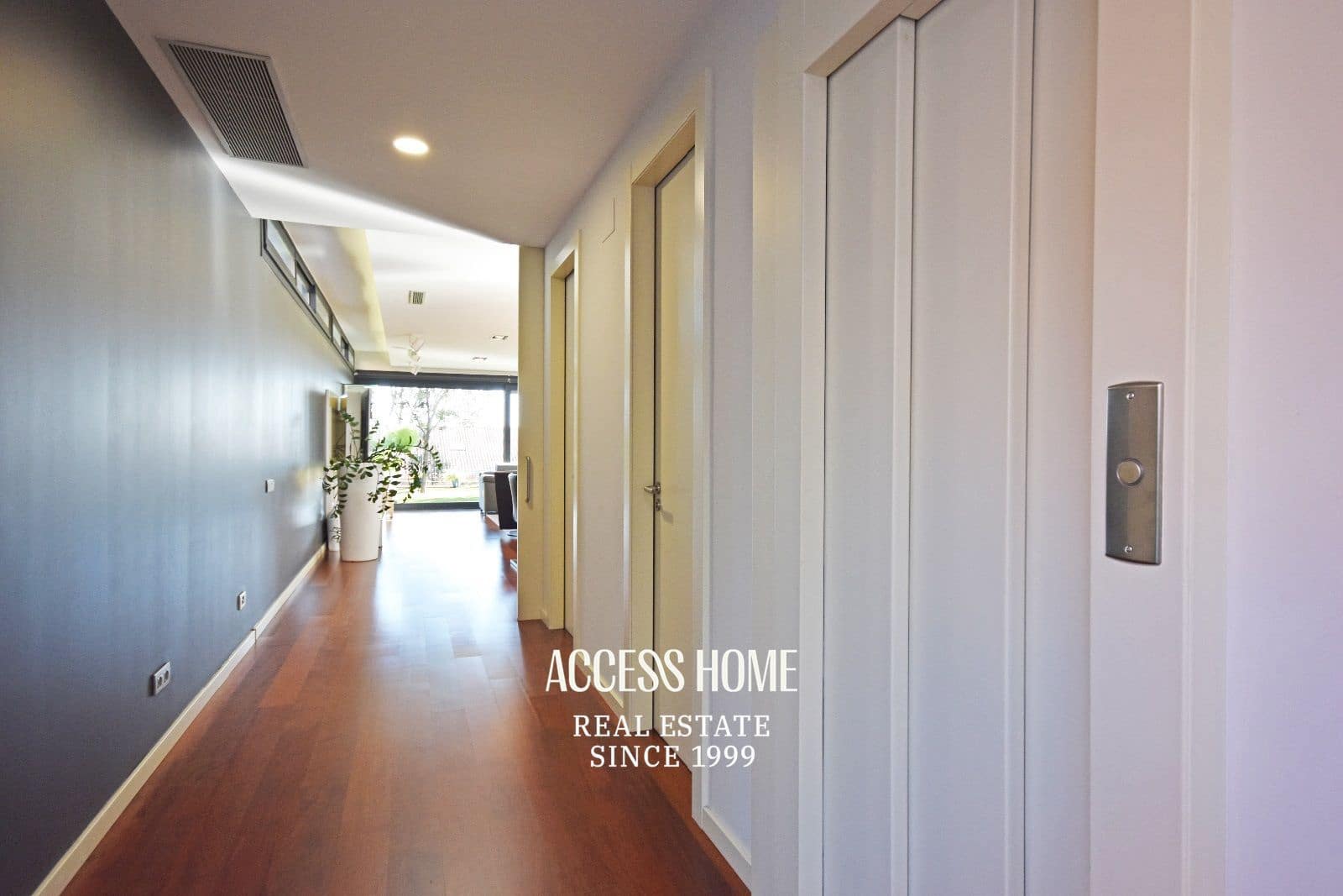 4 makuuhuone Huvila myytävänä paikassa Premia de Dalt mukana uima-altaan 
autotalli - 1 600 000 € (Ref: 9251625)